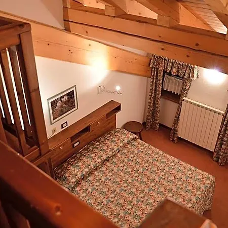 Petit Giles Hotel 2*
