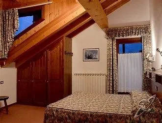 Petit Giles Hotel 2*